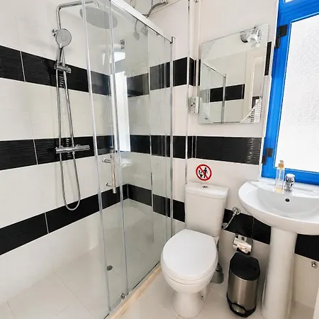Hercules House 3*