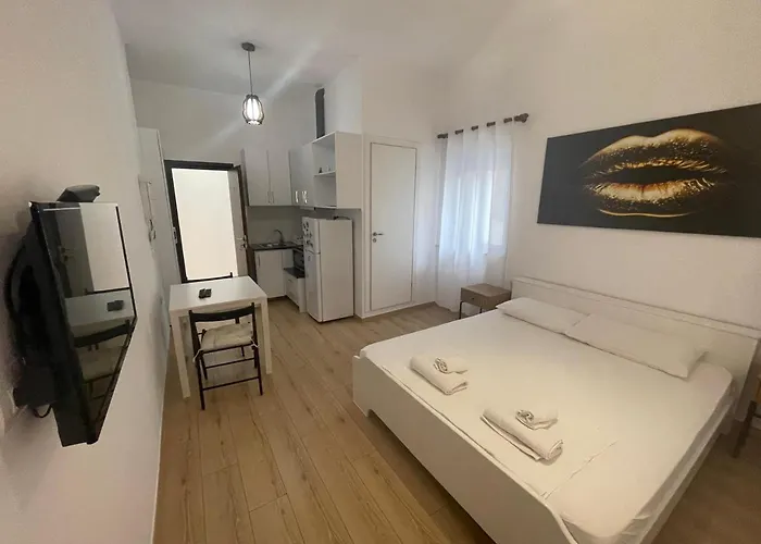Hercules House 3* Saranda
