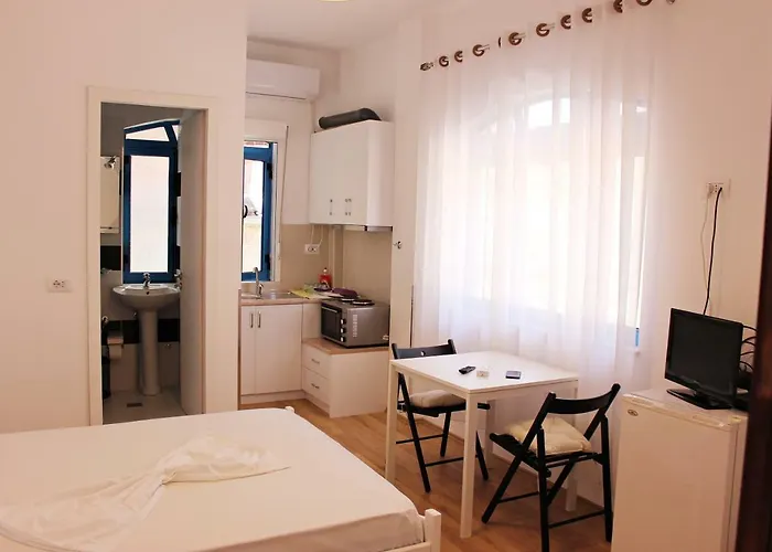 Hercules House 3* Saranda